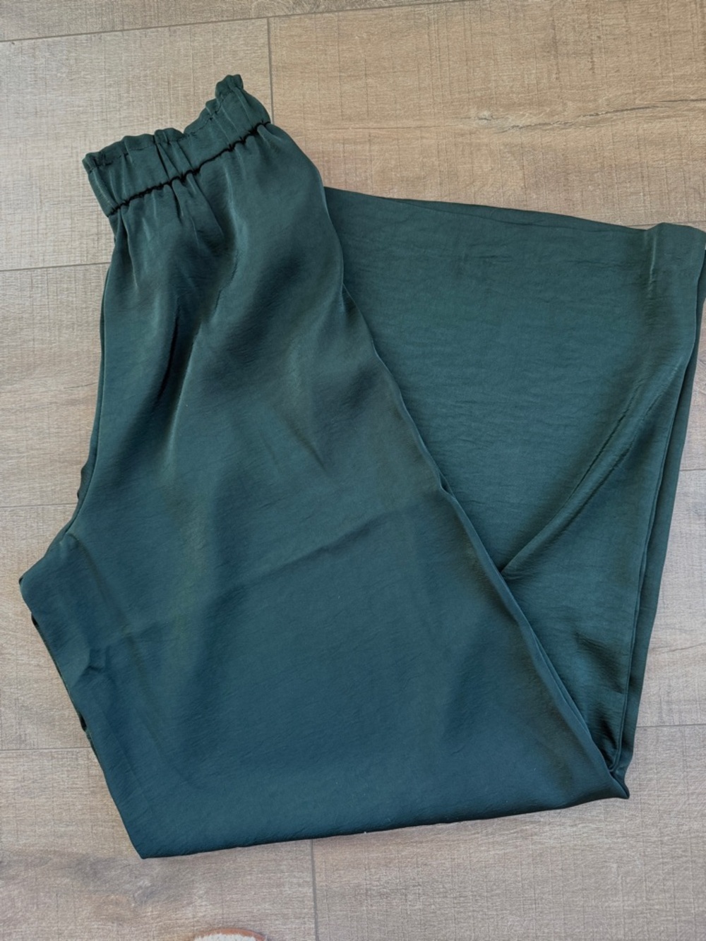 Z Supply Isolde Wide Leg Satin Pant Green - Picture 4 of 7
